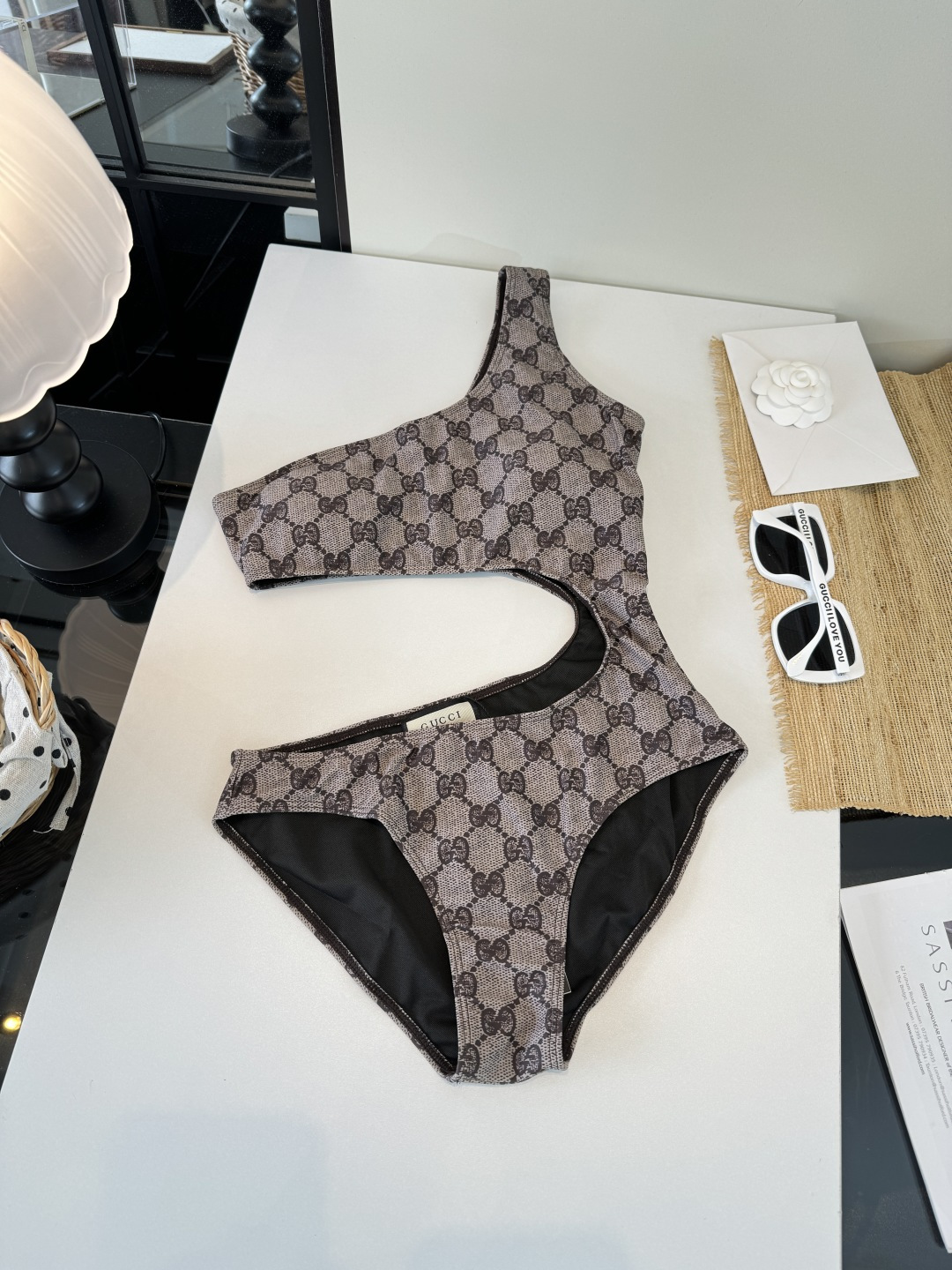 。Gucci古奇连体泳衣👙 上身超级棒！同步各大专柜发售，自然而然呈现时尚感！十分减龄，具有年轻活力。 