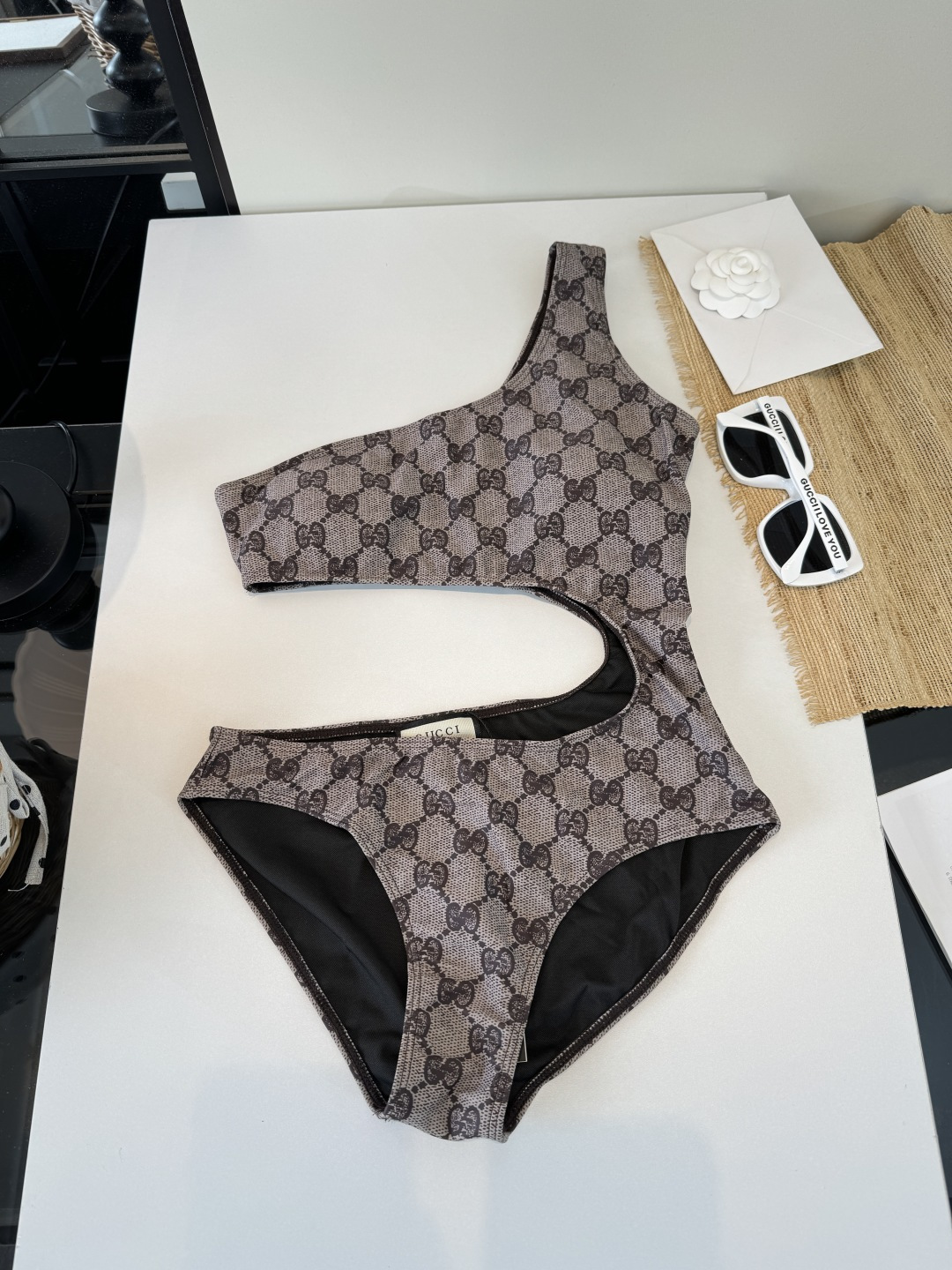 。Gucci古奇连体泳衣👙 上身超级棒！同步各大专柜发售，自然而然呈现时尚感！十分减龄，具有年轻活力。 