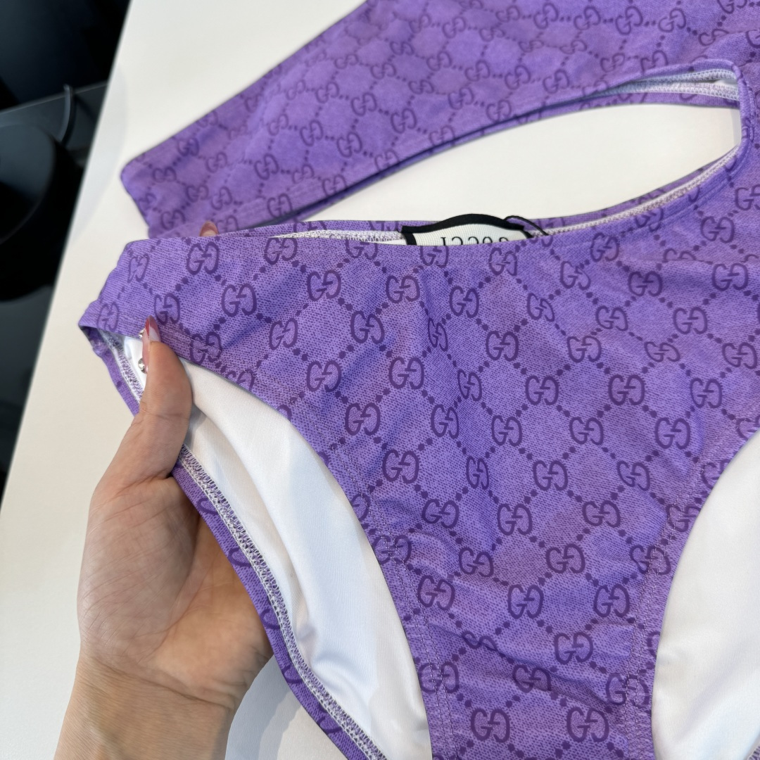 。Gucci古奇连体泳衣👙 上身超级棒！同步各大专柜发售，自然而然呈现时尚感！十分减龄，具有年轻活力。 