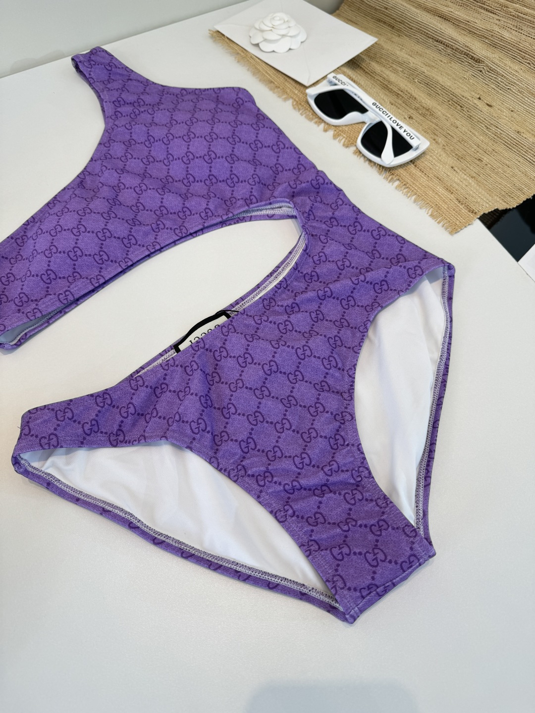 。Gucci古奇连体泳衣👙 上身超级棒！同步各大专柜发售，自然而然呈现时尚感！十分减龄，具有年轻活力。 