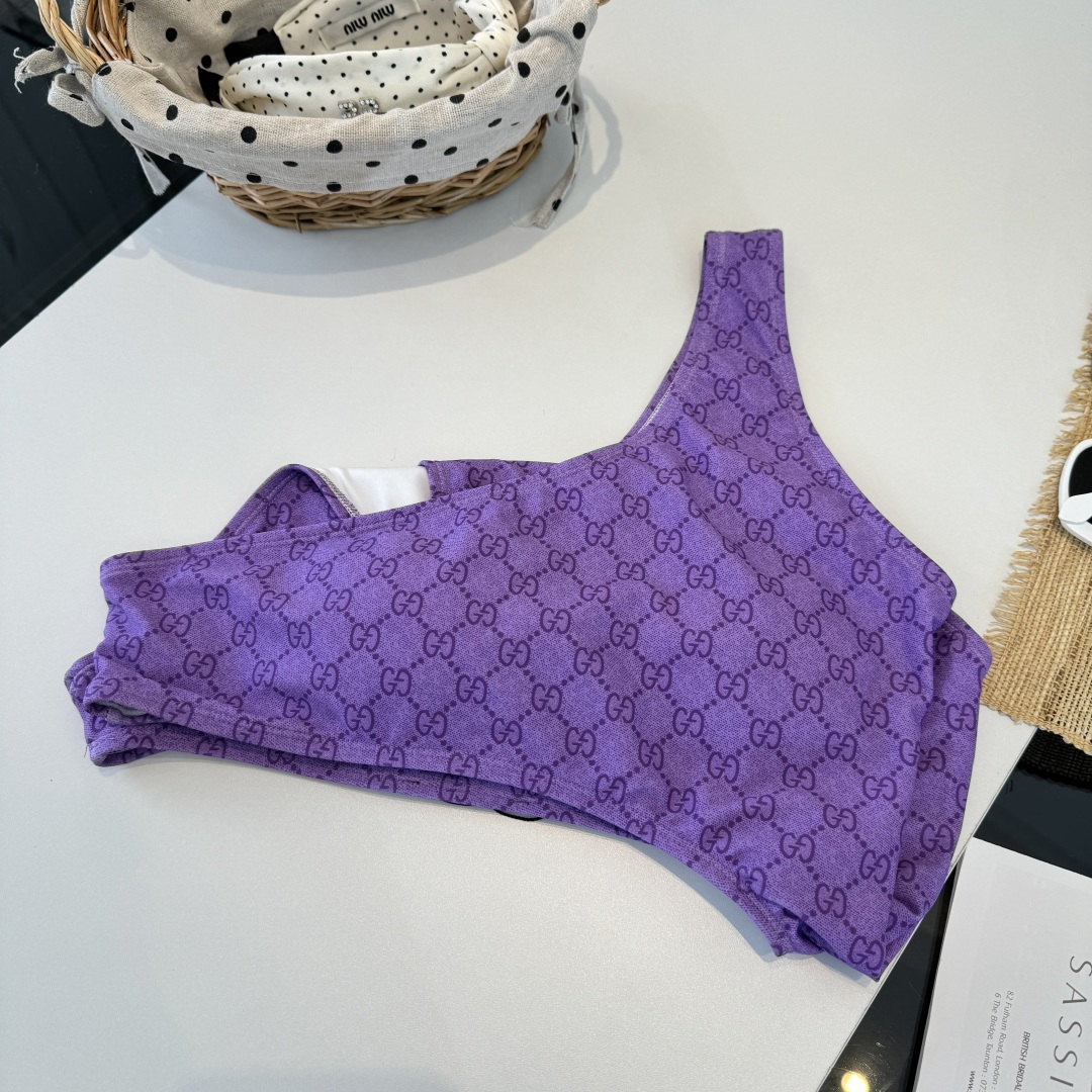 。Gucci古奇连体泳衣👙 上身超级棒！同步各大专柜发售，自然而然呈现时尚感！十分减龄，具有年轻活力。 