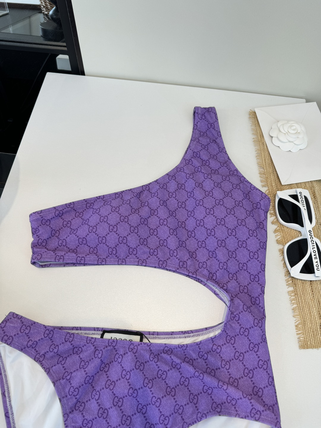 。Gucci古奇连体泳衣👙 上身超级棒！同步各大专柜发售，自然而然呈现时尚感！十分减龄，具有年轻活力。 