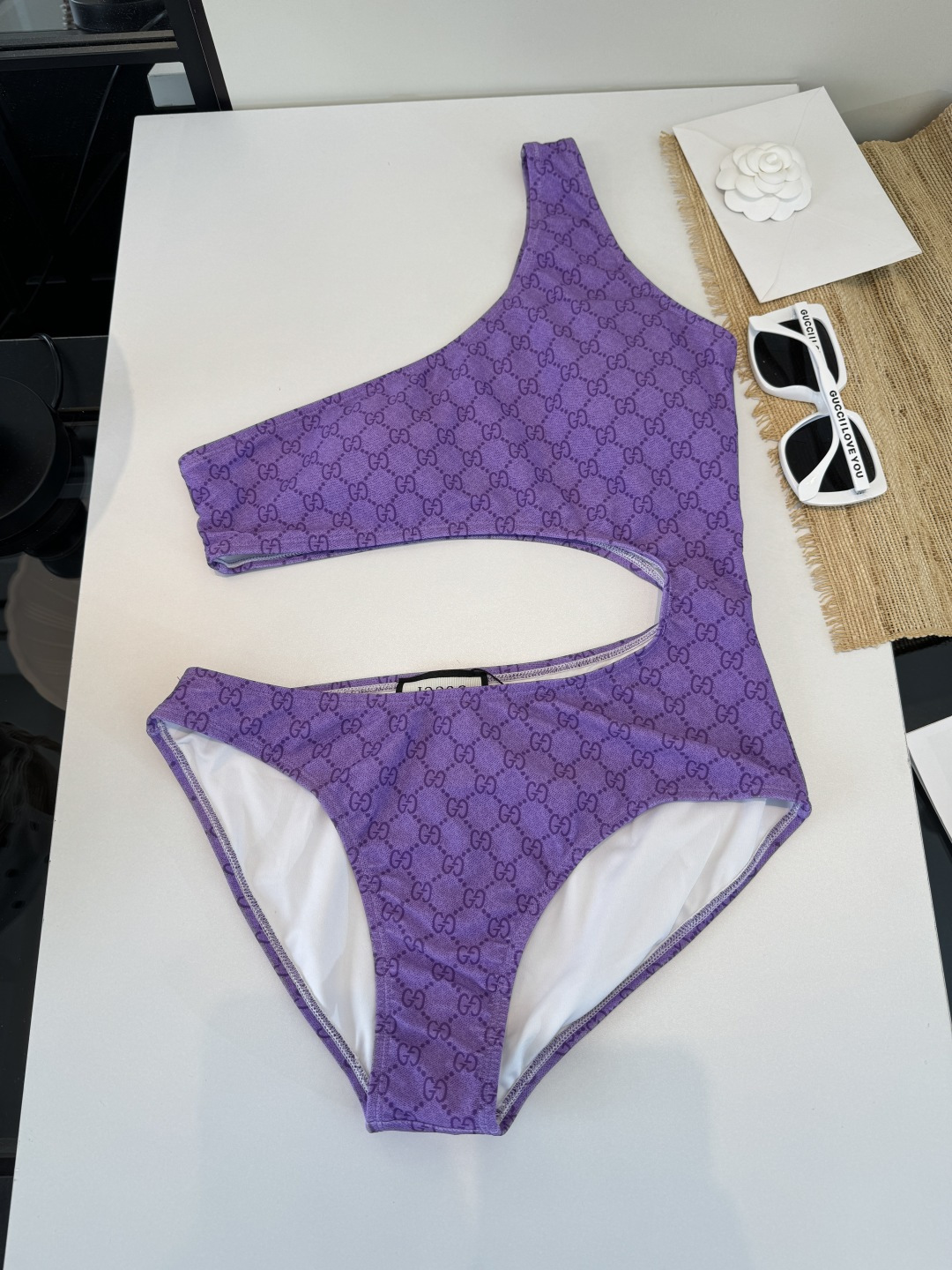 。Gucci古奇连体泳衣👙 上身超级棒！同步各大专柜发售，自然而然呈现时尚感！十分减龄，具有年轻活力。 