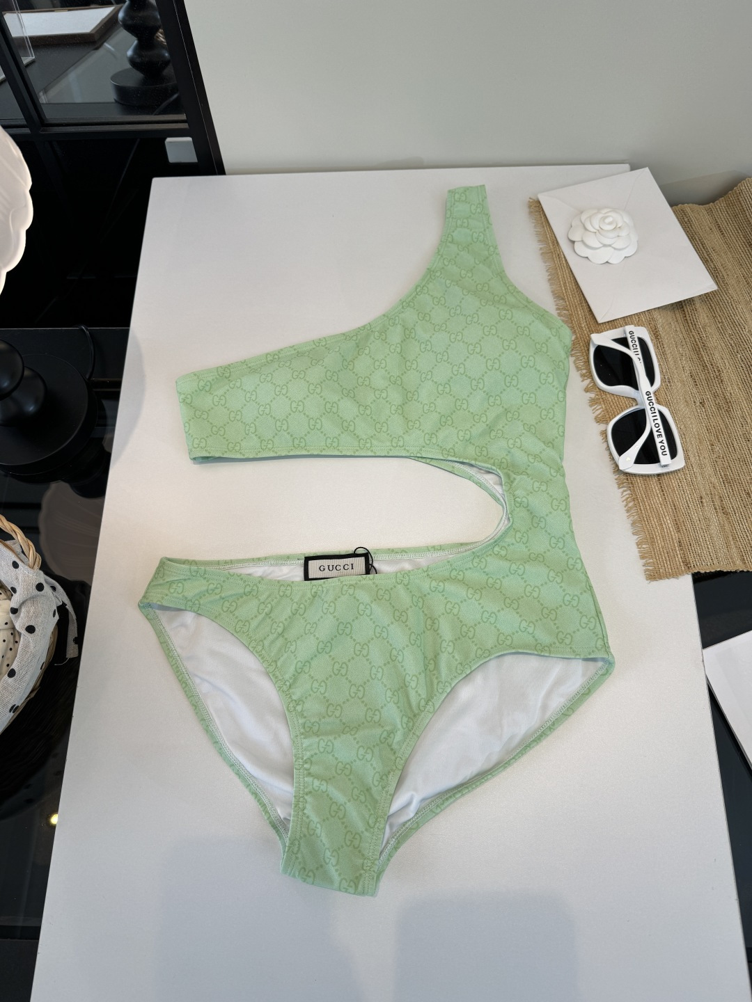 。Gucci古奇连体泳衣👙 上身超级棒！同步各大专柜发售，自然而然呈现时尚感！十分减龄，具有年轻活力。 