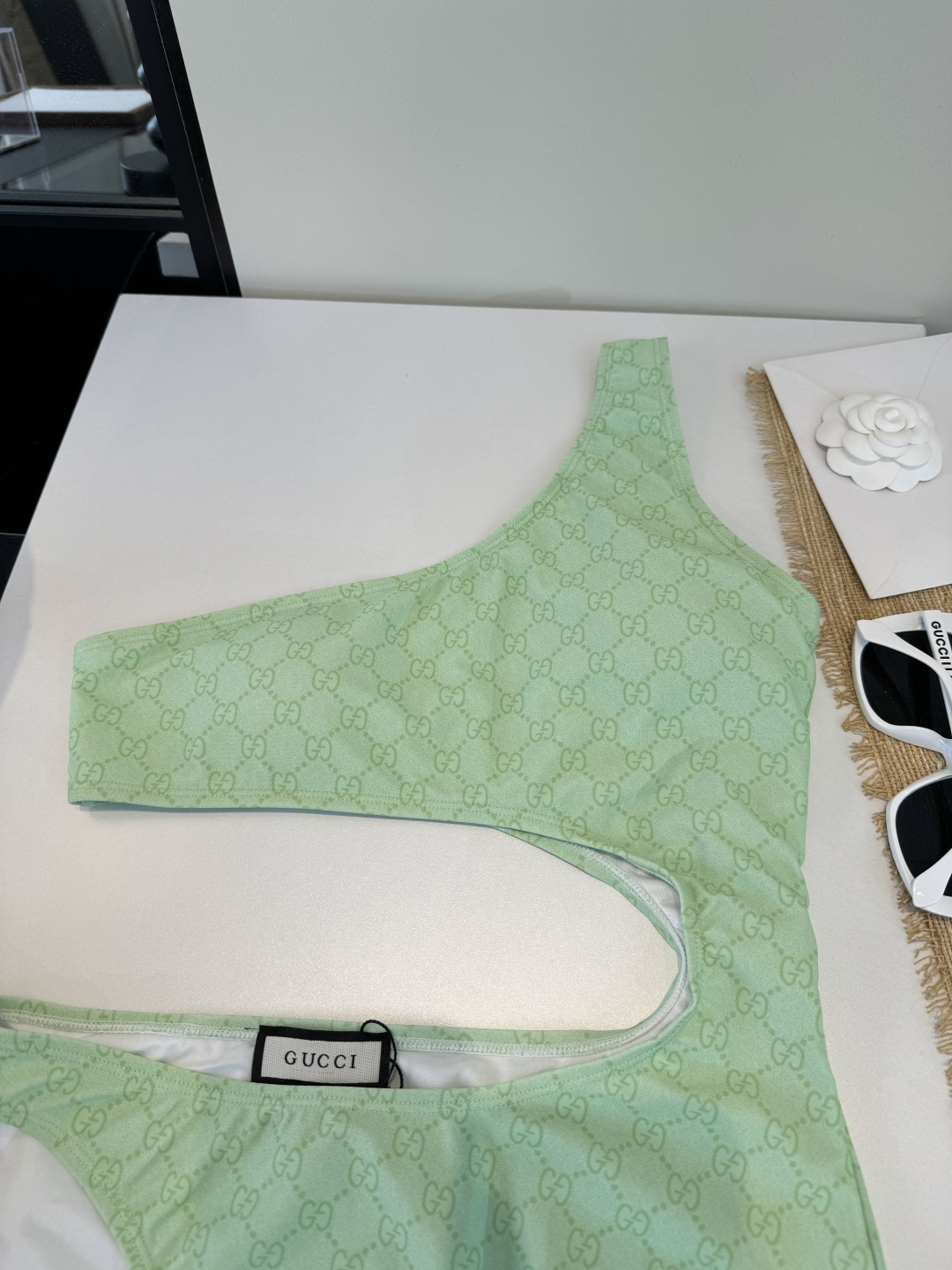 。Gucci古奇连体泳衣👙 上身超级棒！同步各大专柜发售，自然而然呈现时尚感！十分减龄，具有年轻活力。 