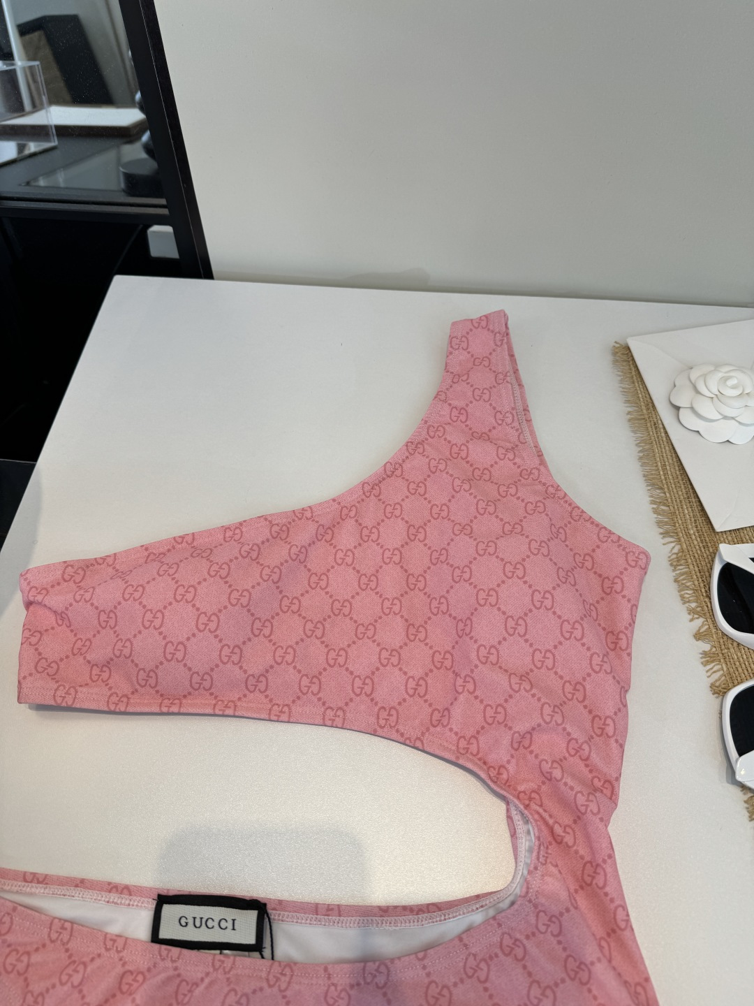 。Gucci古奇连体泳衣👙 上身超级棒！同步各大专柜发售，自然而然呈现时尚感！十分减龄，具有年轻活力。 