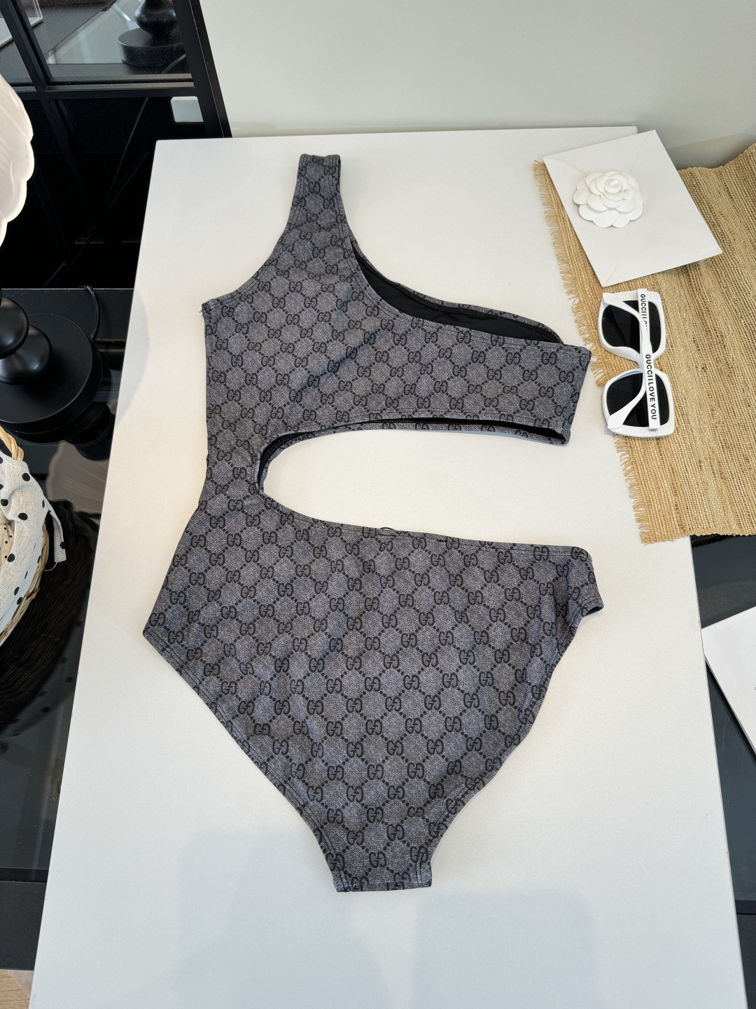 。Gucci古奇连体泳衣👙 上身超级棒！同步各大专柜发售，自然而然呈现时尚感！十分减龄，具有年轻活力。 