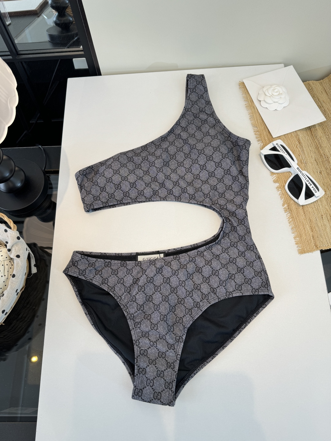 。Gucci古奇连体泳衣👙 上身超级棒！同步各大专柜发售，自然而然呈现时尚感！十分减龄，具有年轻活力。 