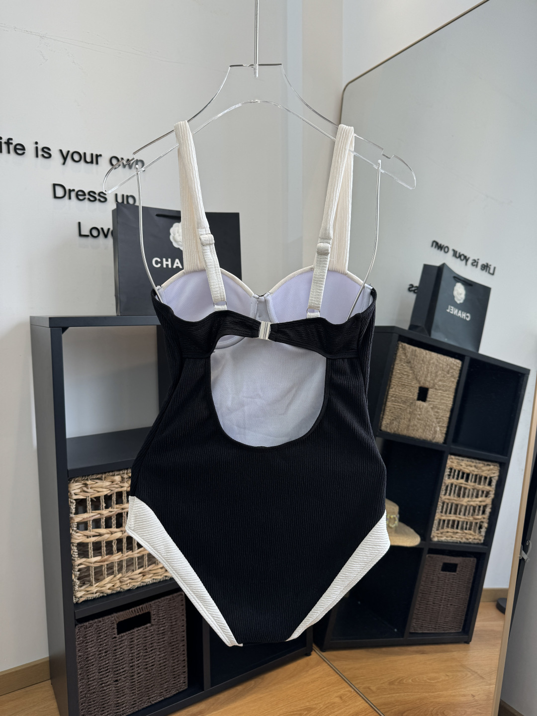 。Chanel香奈儿新款连体比基尼泳衣👙❤️😍🥰适合多种场景的游泳衣🏊‍♀️海边 游泳池 温泉 水上乐园