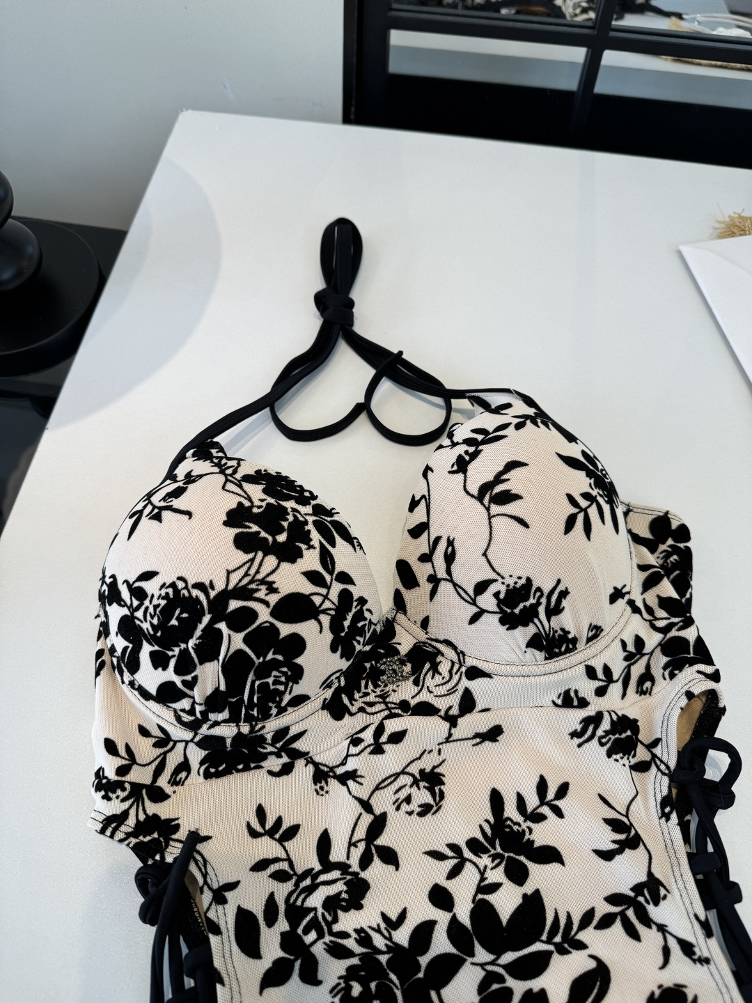 。Chanel香奈儿新款连体比基尼泳衣👙❤️😍🥰适合多种场景的游泳衣🏊‍♀️海边 游泳池 温泉 水上乐园