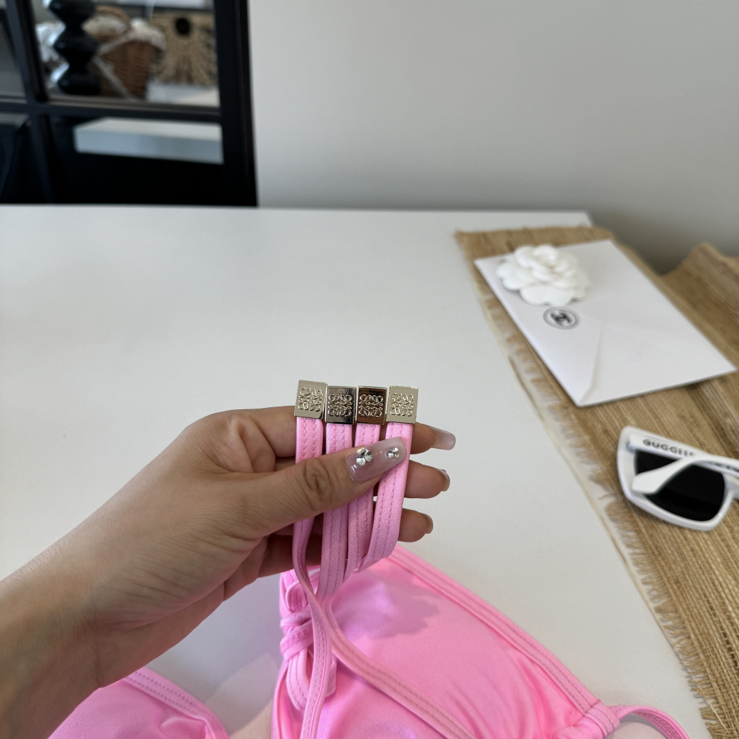 。罗意威LOEWE新款分体比基尼泳衣👙❤️😍🥰适合多种场景的游泳衣🏊‍♀️海边 游泳池 温泉 水上乐园 