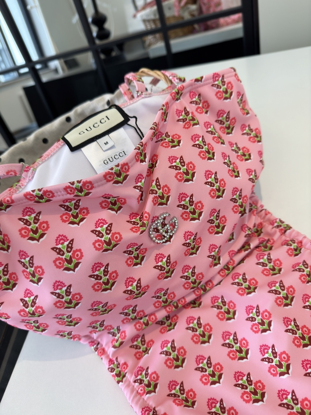 。Gucci古奇连体泳衣 😍🥰适合多种场景的游泳衣🏊‍♀️海边 游泳池 温泉 水上乐园 漂流都可以😌内搭