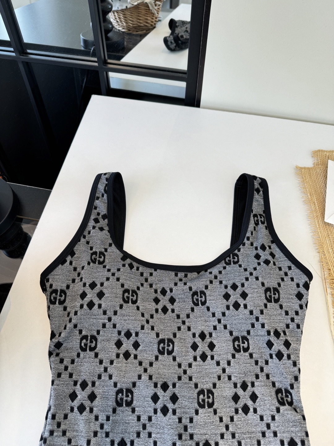 。Gucci古奇连体泳衣👙 上身超级棒！同步各大专柜发售，自然而然呈现时尚感！十分减龄，具有年轻活力。 