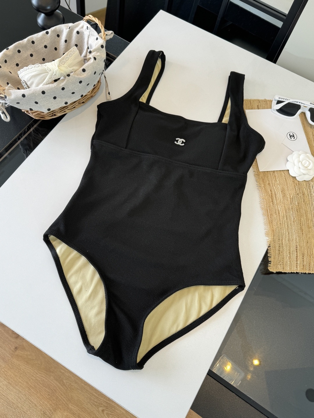 。Chanel 香奈儿连体泳衣 😍🥰适合多种场景的游泳衣🏊‍♀️海边 游泳池 温泉 水上乐园 漂流都可以