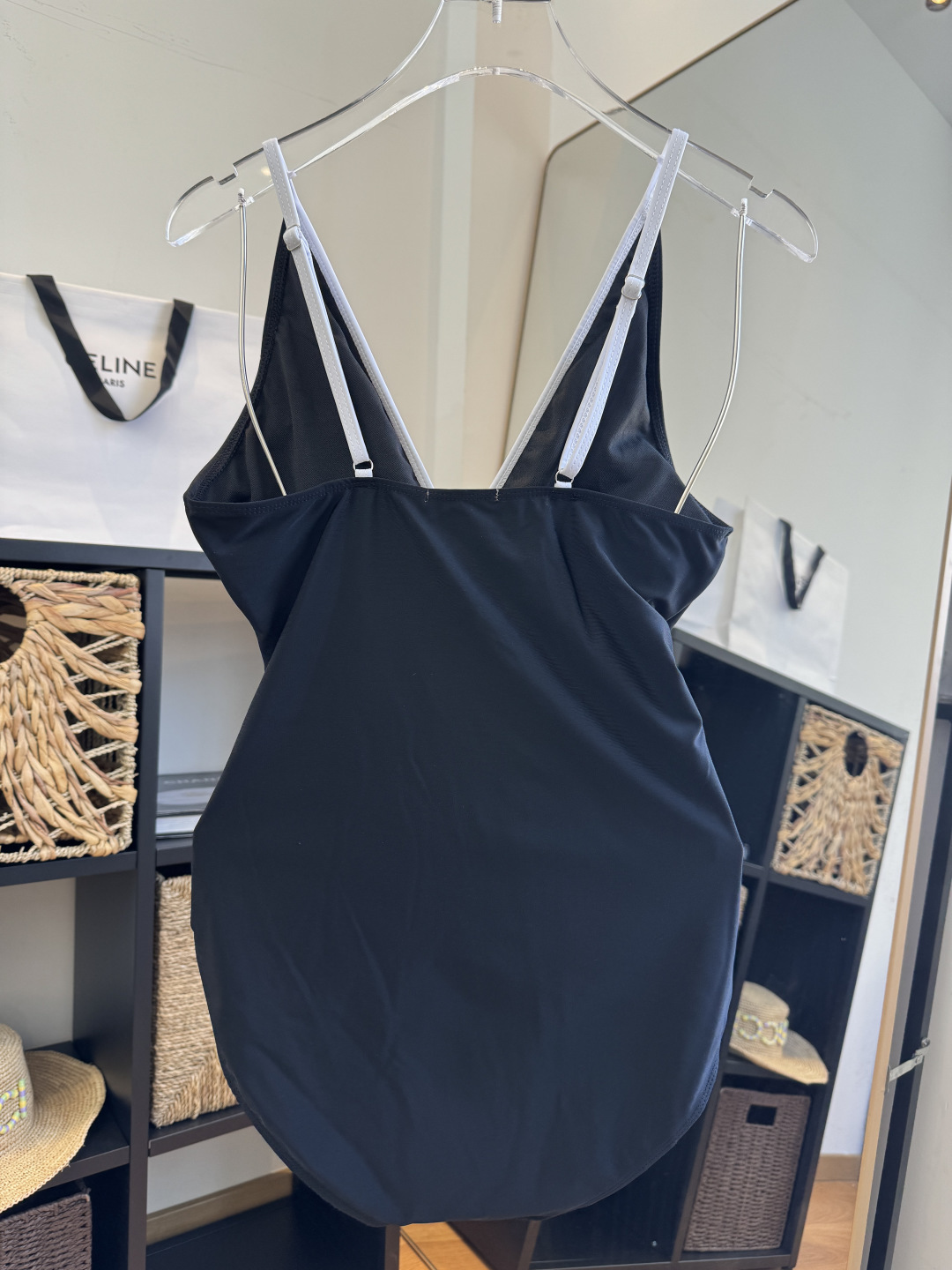 。Chanel香奈儿新款连体泳衣S M L XL