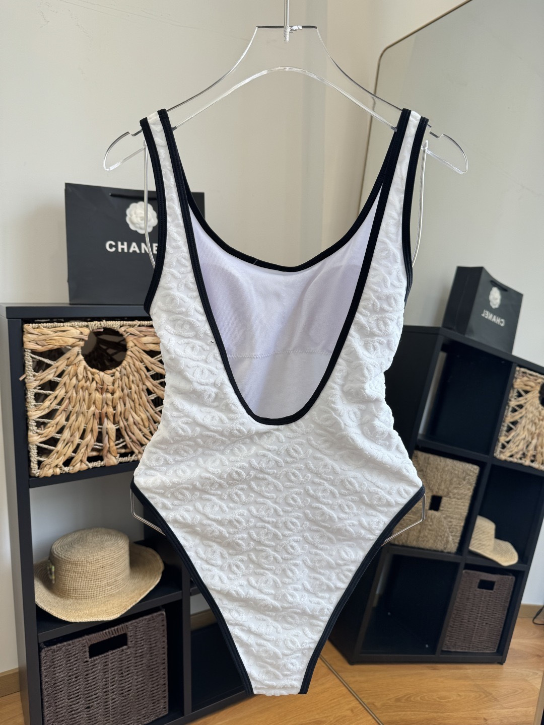 。Chanel香奈儿新款连体泳衣👙❤️😍🥰适合多种场景的游泳衣🏊‍♀️海边 游泳池 温泉 水上乐园 漂流