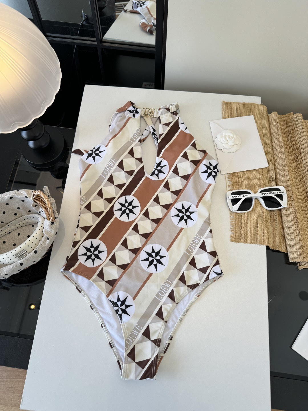 🌾LOEWE罗意威新款连体泳衣👙❤️😍🥰适合多种场景的游泳衣🏊‍♀️海边 游泳池 温泉 水上乐园 漂流都