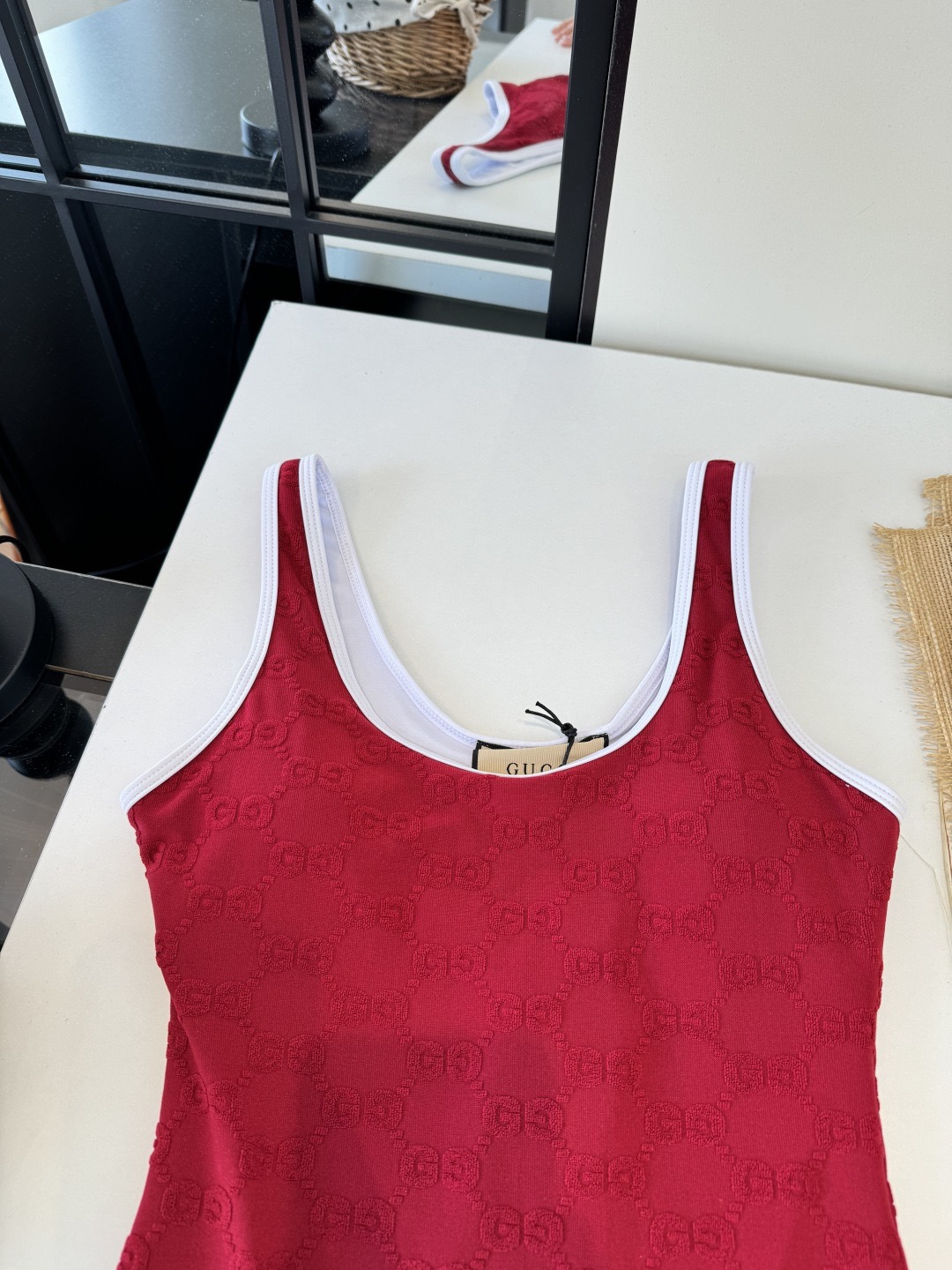 🌾Gucci古奇连体泳衣👙 上身超级棒！同步各大专柜发售，自然而然呈现时尚感！十分减龄，具有年轻活力。 