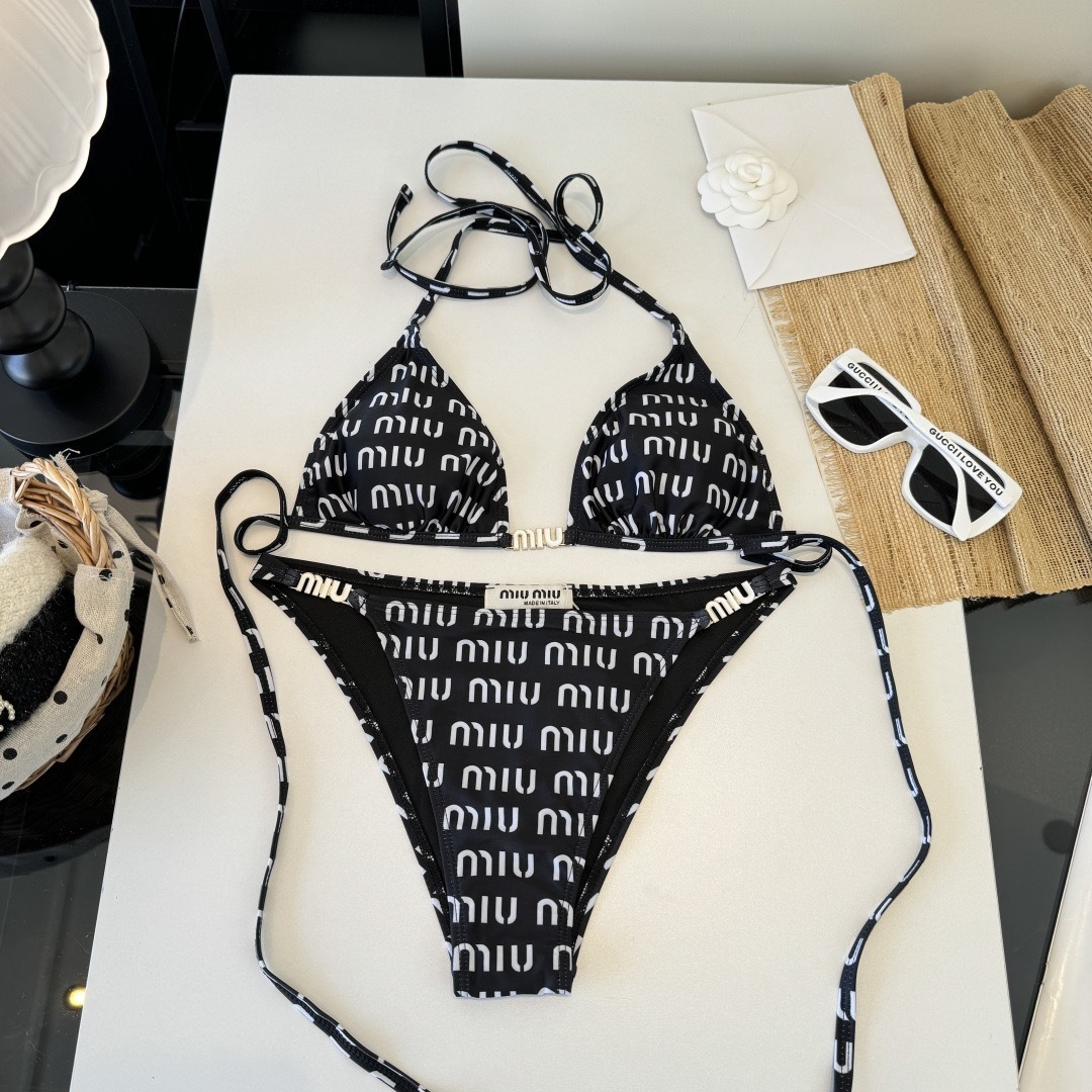 🌾miumiu缪缪新款分体比基尼泳衣👙❤️😍🥰适合多种场景的游泳衣🏊‍♀️海边 游泳池 温泉 水上乐园 