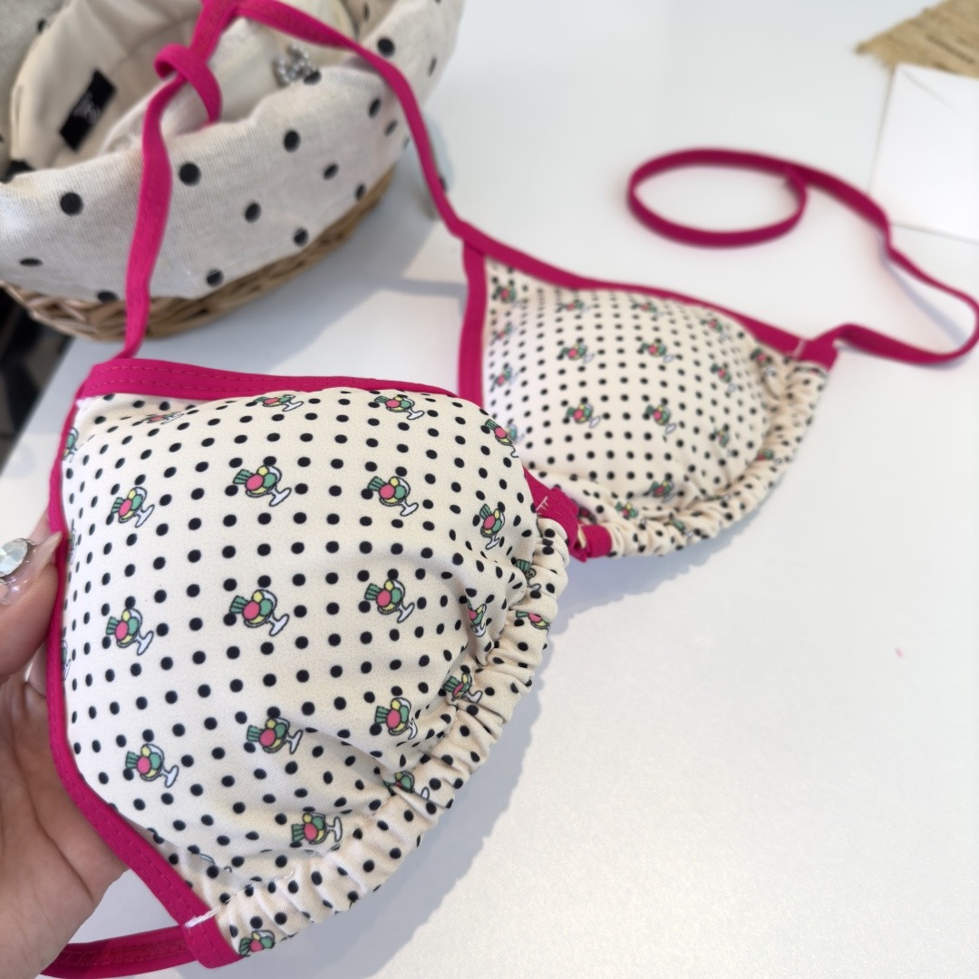 🌾华伦天奴 VALENTINO新款比基尼泳衣👙❤️😍🥰适合多种场景的游泳衣🏊‍♀️海边 游泳池 温泉 水