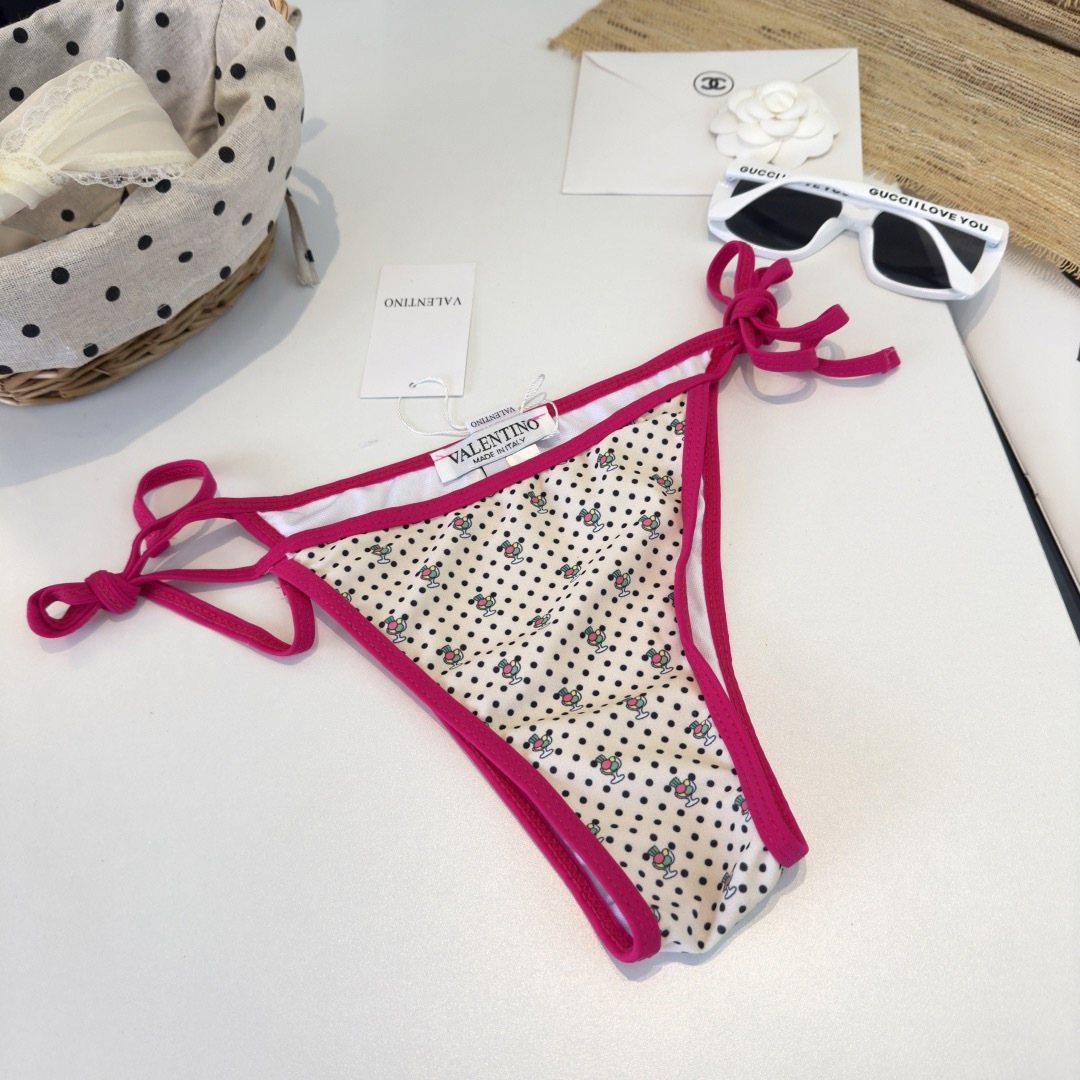 🌾华伦天奴 VALENTINO新款比基尼泳衣👙❤️😍🥰适合多种场景的游泳衣🏊‍♀️海边 游泳池 温泉 水