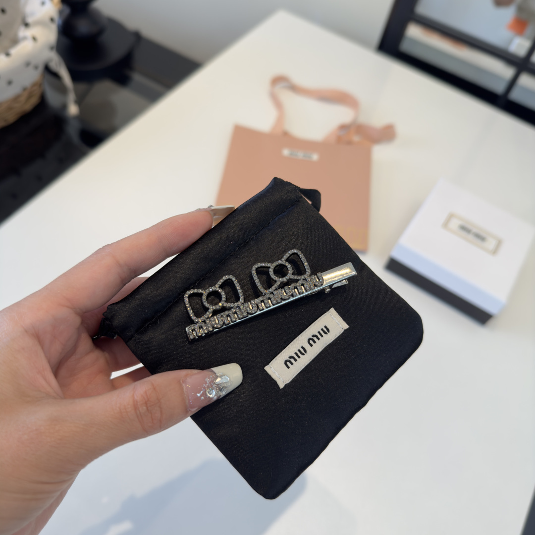 NO:813992,Miu Miumiu new hairpin hairpins, hairpins, miumiu, hairpins19860909缪缪miumiu新款发夹发夹,发夹,miumiu,hairpins,accessory
