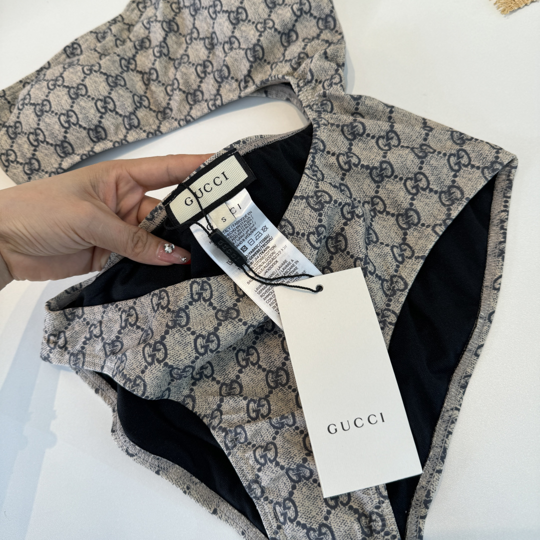 🌾Gucci古奇连体泳衣👙 上身超级棒！同步各大专柜发售，自然而然呈现时尚感！十分减龄，具有年轻活力。 