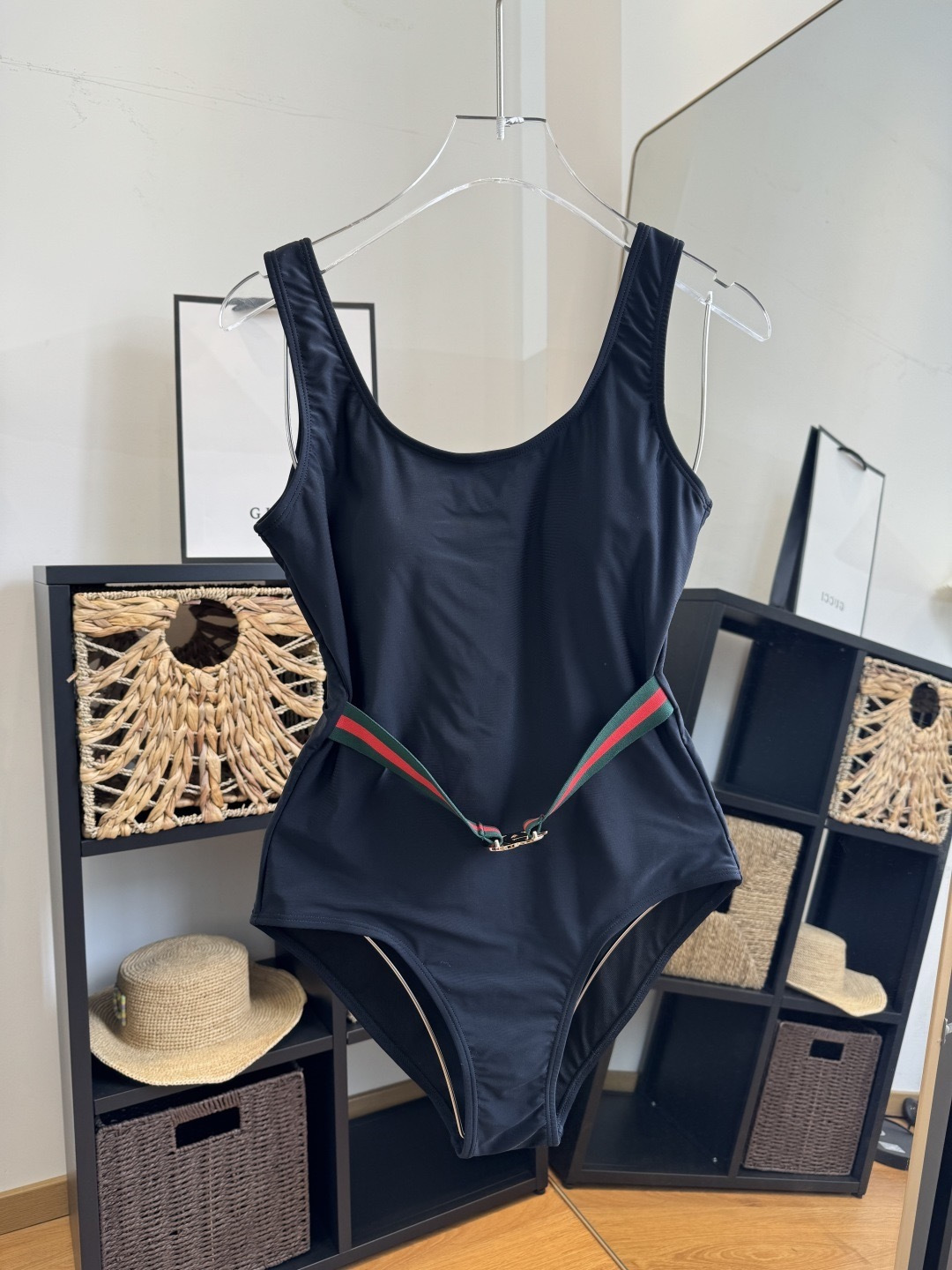 🌾Gucci古奇连体泳衣👙 上身超级棒！同步各大专柜发售，自然而然呈现时尚感！十分减龄，具有年轻活力。 