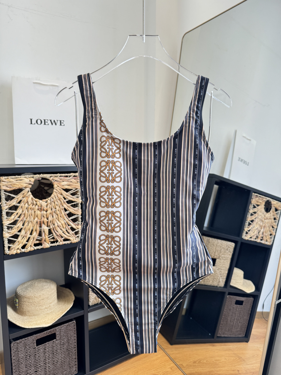 🌾罗意威LOEWE新款连体比基尼泳衣👙❤️😍🥰适合多种场景的游泳衣🏊‍♀️海边 游泳池 温泉 水上乐园 