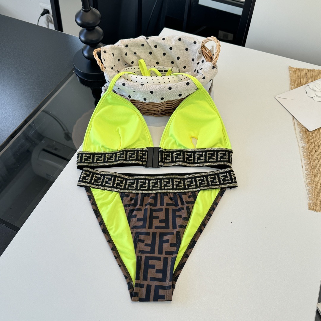 🌾FD芬迪比基尼👙 上身超级棒！同步各大专柜发售，自然而然呈现时尚感！十分减龄，具有年轻活力。 码数：S