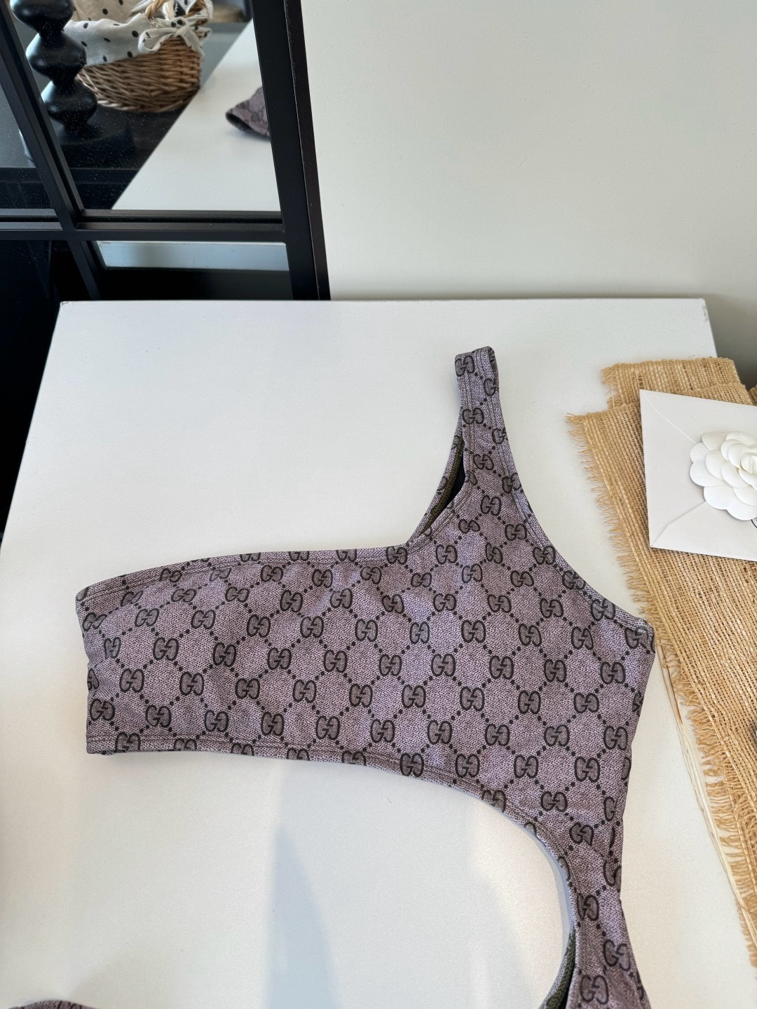 🌾Gucci古奇连体泳衣👙 上身超级棒！同步各大专柜发售，自然而然呈现时尚感！十分减龄，具有年轻活力。 
