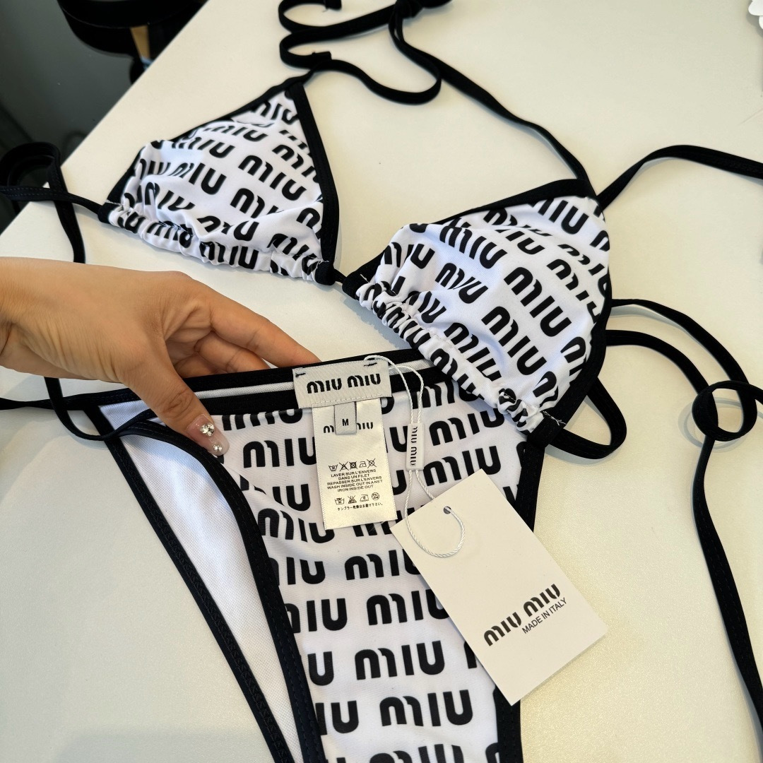 🌾miumiu缪缪新款分体比基尼泳衣👙❤️😍🥰适合多种场景的游泳衣🏊‍♀️海边 游泳池 温泉 水上乐园 