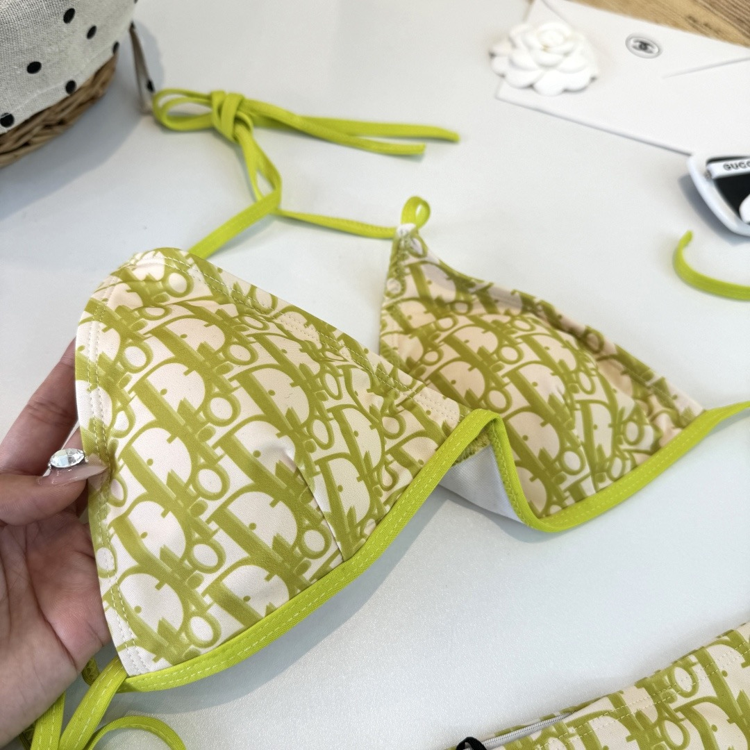 🌾Dior迪奥 新款比基尼泳衣👙❤️😍🥰适合多种场景的游泳衣🏊‍♀️海边 游泳池 温泉 水上乐园 漂流都