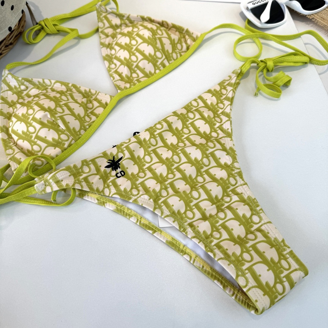 🌾Dior迪奥 新款比基尼泳衣👙❤️😍🥰适合多种场景的游泳衣🏊‍♀️海边 游泳池 温泉 水上乐园 漂流都