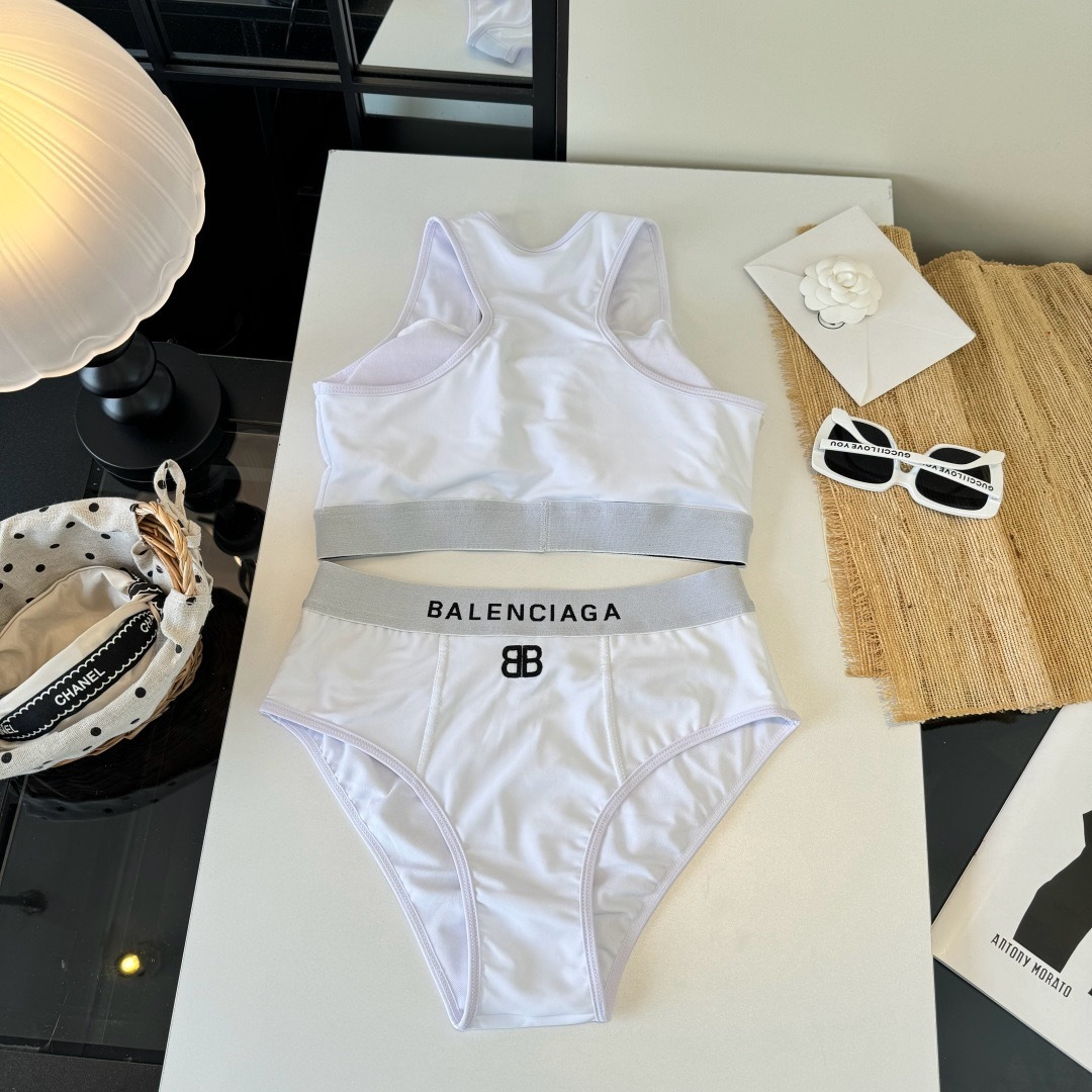 🌾巴黎世家比基尼分体泳衣👙👙❤️😍🥰适合多种场景的游泳衣🏊‍♀️海边 游泳池 温泉 水上乐园 漂流都可以