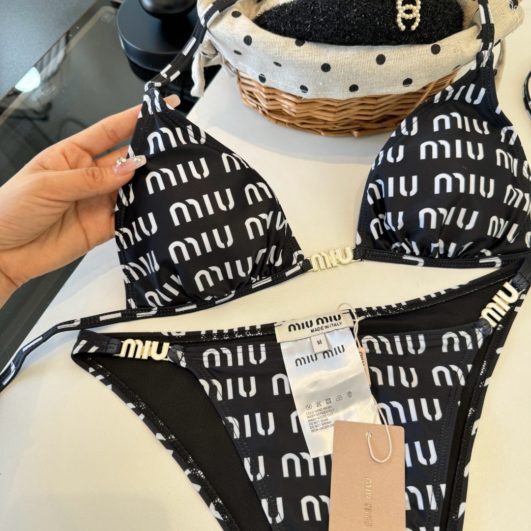 🌾miumiu缪缪新款分体比基尼泳衣👙❤️😍🥰适合多种场景的游泳衣🏊‍♀️海边 游泳池 温泉 水上乐园 