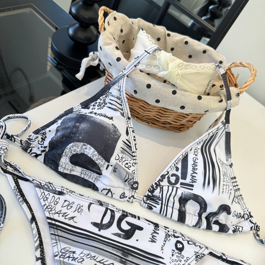 🌾D&G杜嘉班纳比基尼👙 上身超级棒！同步各大专柜发售，自然而然呈现时尚感！十分减龄，具有年轻活力。 码