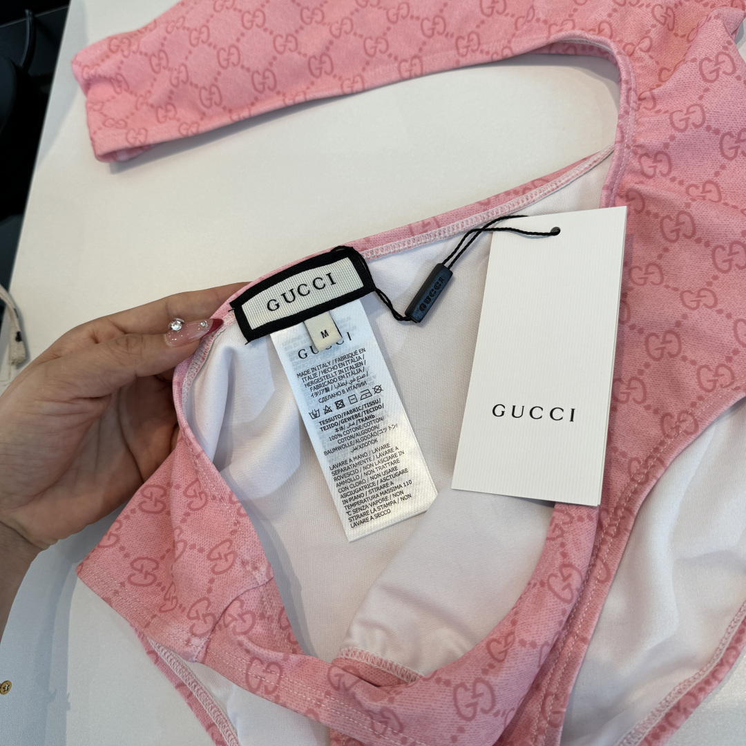 🌾Gucci古奇连体泳衣👙 上身超级棒！同步各大专柜发售，自然而然呈现时尚感！十分减龄，具有年轻活力。 