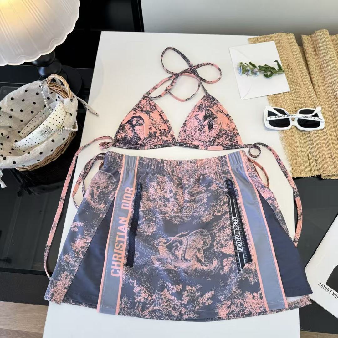NO:855464,Dior Dior's official new split three-piece set swimsuit bikini, S M L XL swimsuit swimsuit bikini, swimsuit, swimming trunks, bikini, dior, dior, swimsuits, bikinis19860909Dior迪奥官方新款分体三件套 泳衣比基尼,S M L XL泳衣泳裤比基尼,泳衣，泳裤，比基尼,dior,dior,swimsuits,bikinis,accessory