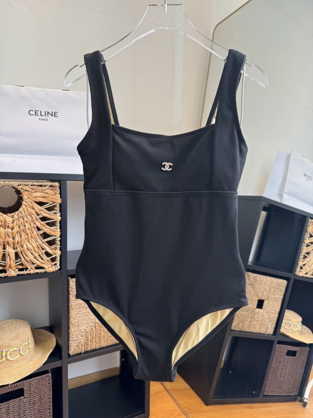 🌾Chanel 香奈儿连体泳衣 😍🥰适合多种场景的游泳衣🏊‍♀️海边 游泳池 温泉 水上乐园 漂流都可以