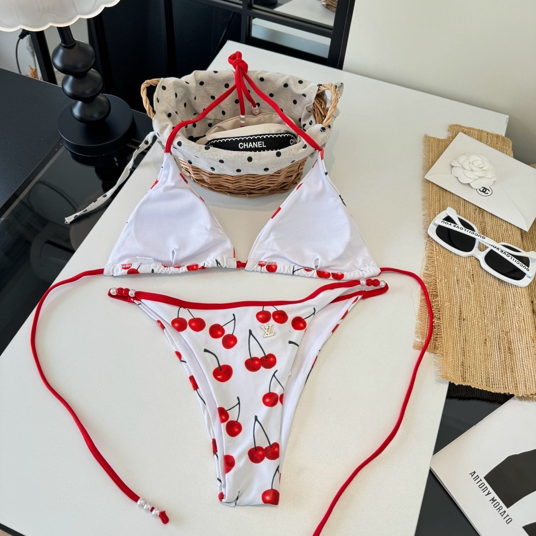 🌾LV路易威登比基尼👙 上身超级棒！同步各大专柜发售，自然而然呈现时尚感！十分减龄，具有年轻活力。 码数