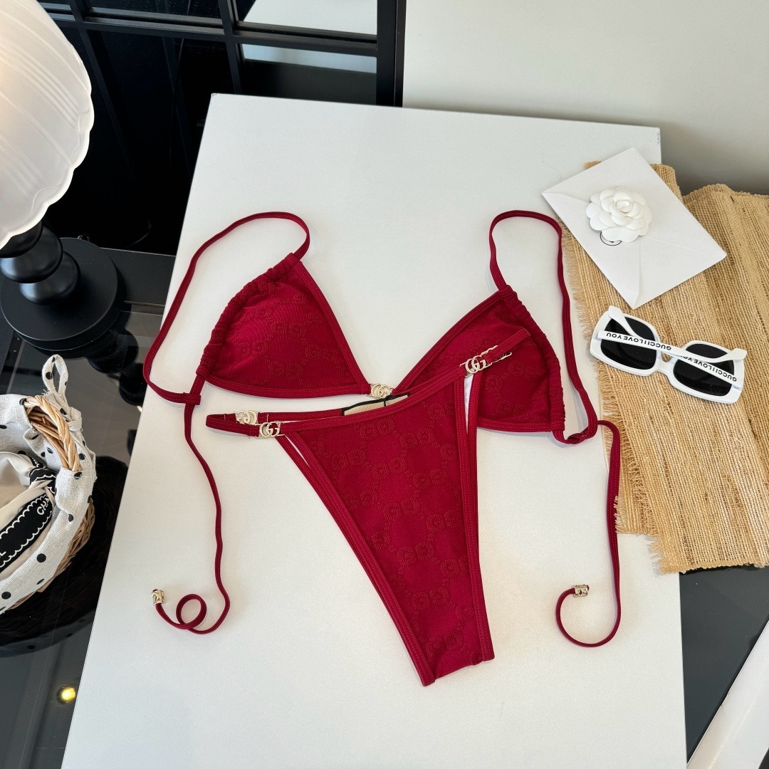 Gucci古奇分体泳衣👙 上身超级棒！同步各大专柜发售，自然而然呈现时尚感！十分减龄，具有年轻活力。 码