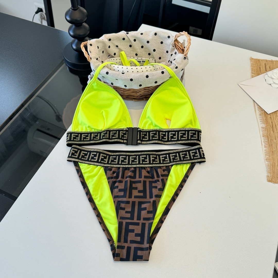 🌾FD芬迪比基尼👙 上身超级棒！同步各大专柜发售，自然而然呈现时尚感！十分减龄，具有年轻活力。 码数：S