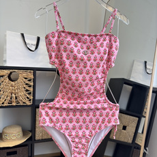 🌾Gucci古奇连体泳衣 😍🥰适合多种场景的游泳衣🏊♀️海边 游泳池 温泉 水上乐园 漂流都可以😌内搭 🌾Gucci古奇连体泳衣 😍🥰适合多种场景的游泳衣🏊♀️海边 游泳池 温泉 水上乐园 漂流都可以😌内搭