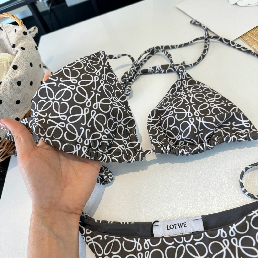 🌾罗意威LOEWE新款比基尼泳衣👙❤️😍🥰适合多种场景的游泳衣🏊‍♀️海边 游泳池 温泉 水上乐园 漂流