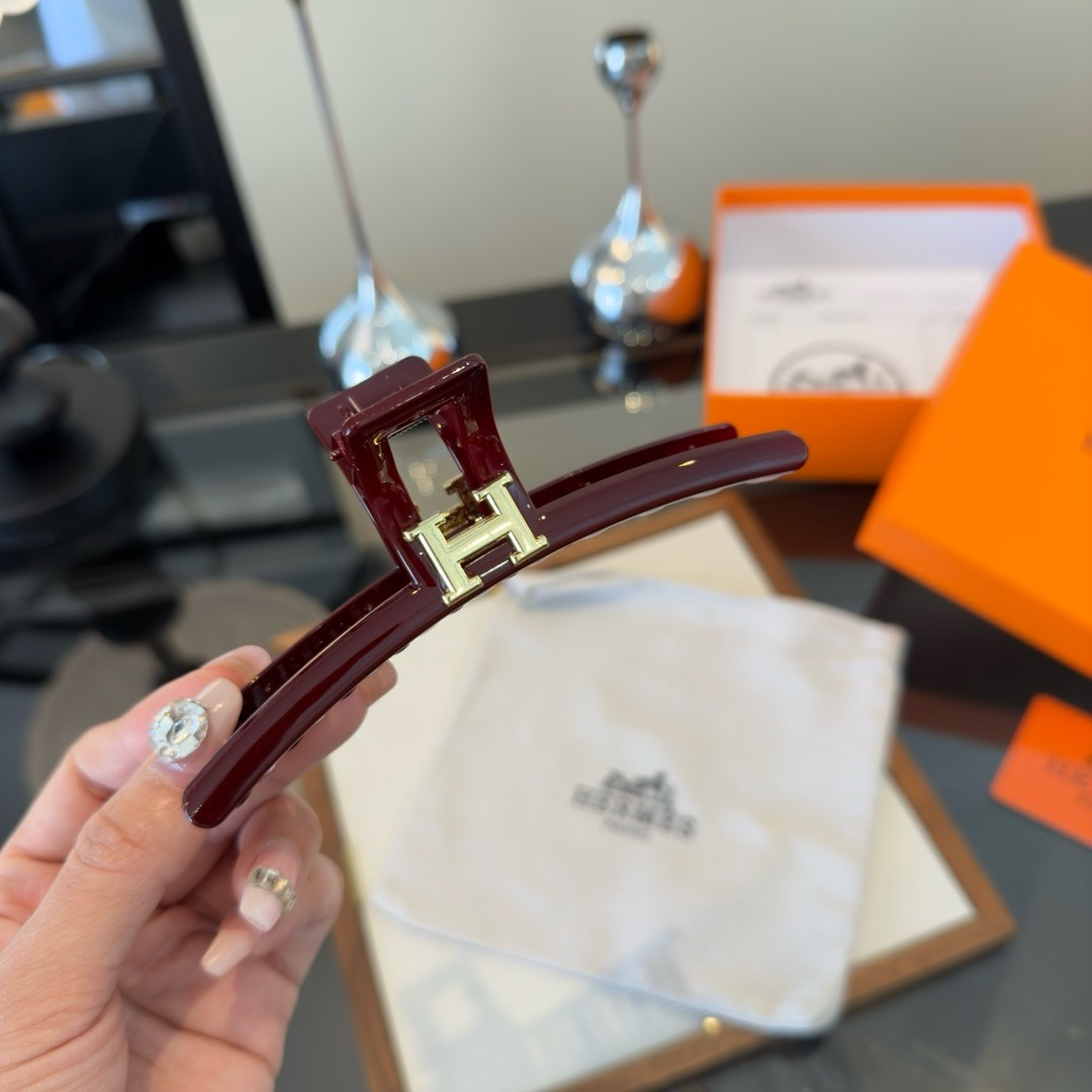 Hermes H Logo Hair Claw brooch Burgundy acetate with gold plated metal hardware 11cm