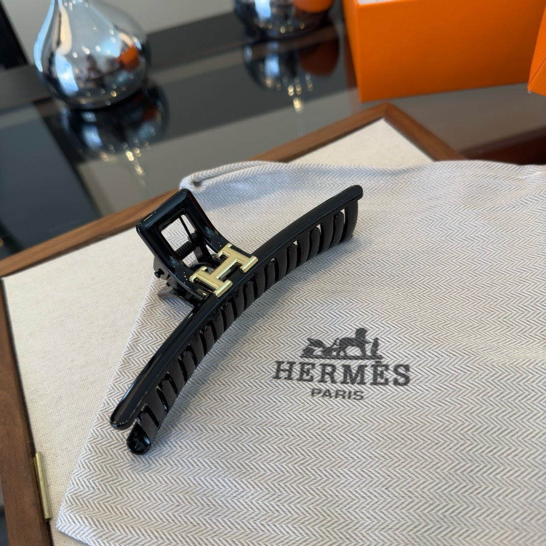 Hermes H Logo Hair Claw brooch Black acrylic with gold-tone metal hardware 12cm