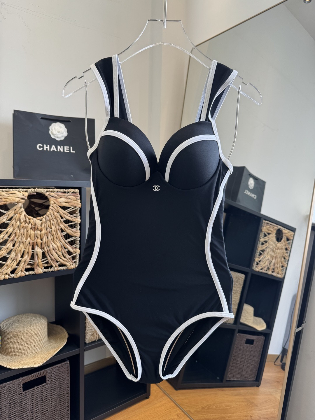 🌾Chanel香奈儿新款带钢圈连体泳衣👙❤️😍🥰适合多种场景的游泳衣🏊‍♀️海边 游泳池 温泉 水上乐园