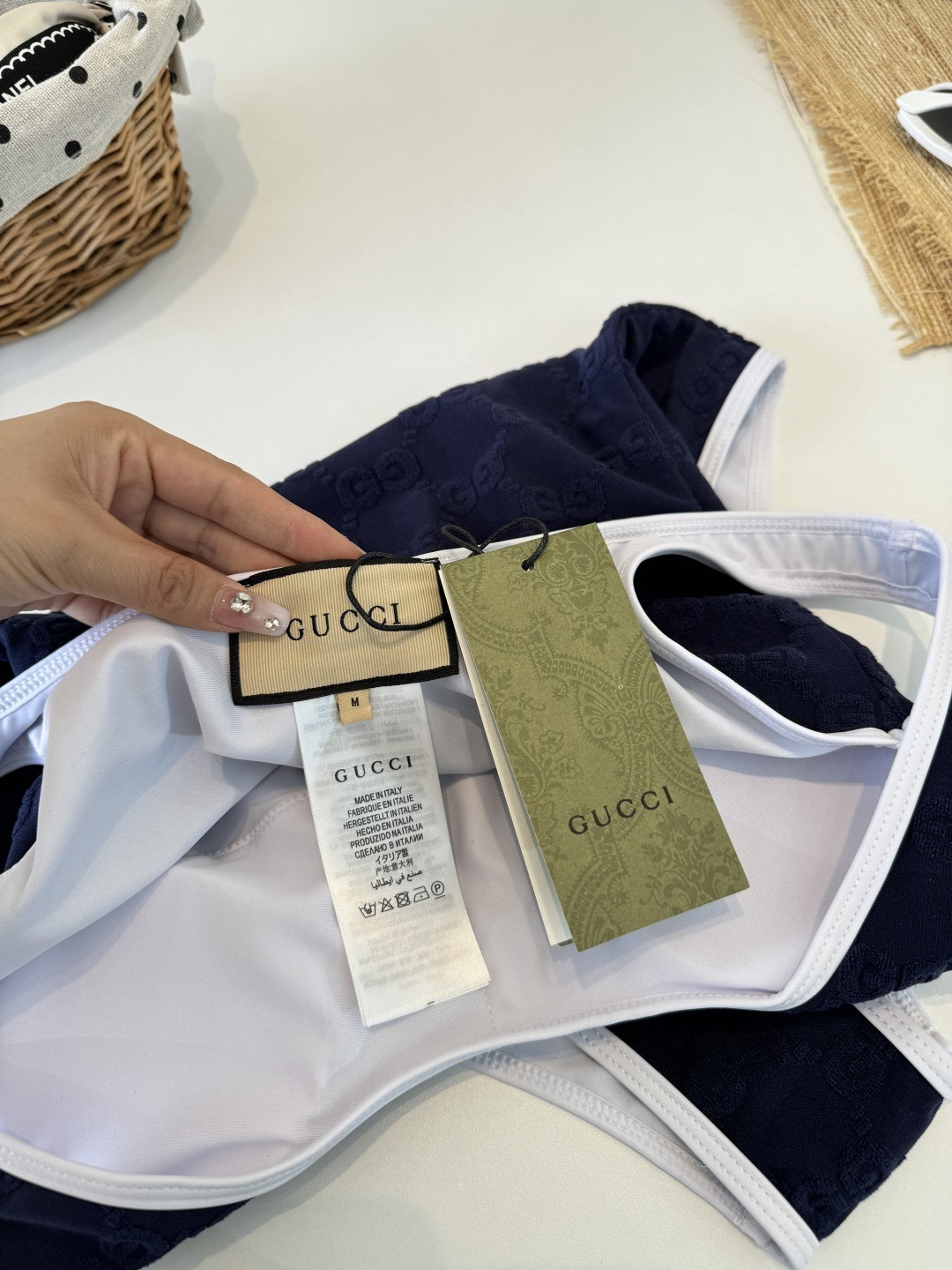 🌾Gucci古奇连体泳衣👙 上身超级棒！同步各大专柜发售，自然而然呈现时尚感！十分减龄，具有年轻活力。 