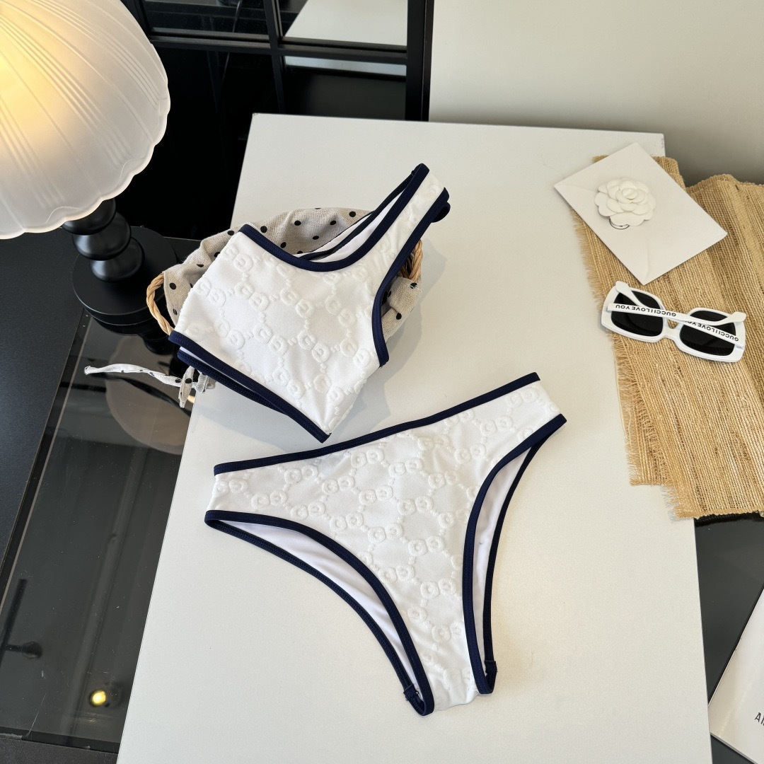 🌾Gucci古奇分体泳衣👙 上身超级棒！同步各大专柜发售，自然而然呈现时尚感！十分减龄，具有年轻活力。 